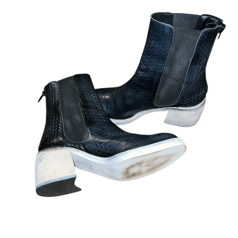 Free People Essential Chelsea Boots . - Picture 2 of 12